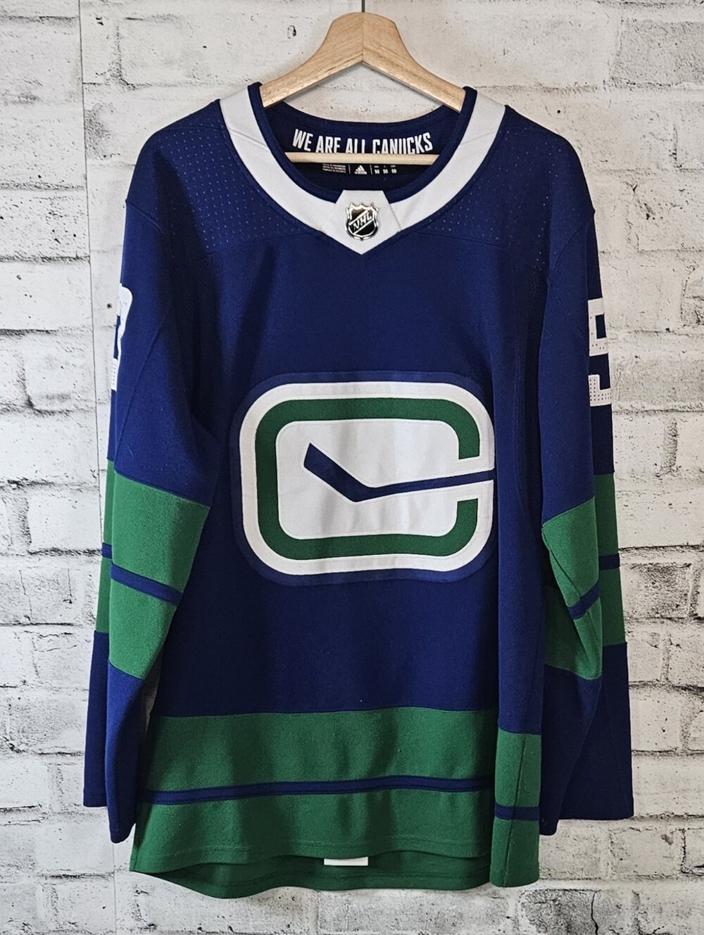 Adidas Vancouver Canucks Bo Horvat 53 NHL Hockey Jersey Blue Green Size 50